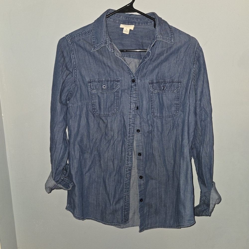 Medium St. John's Bay Classic Light Weight Button Long Sleeve Denim Shirt